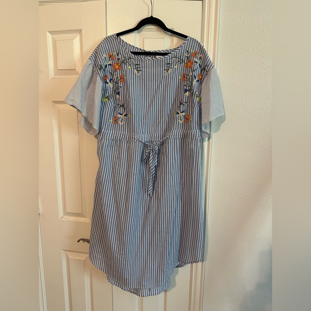 Soft, beautiful maternity dress. 1x.